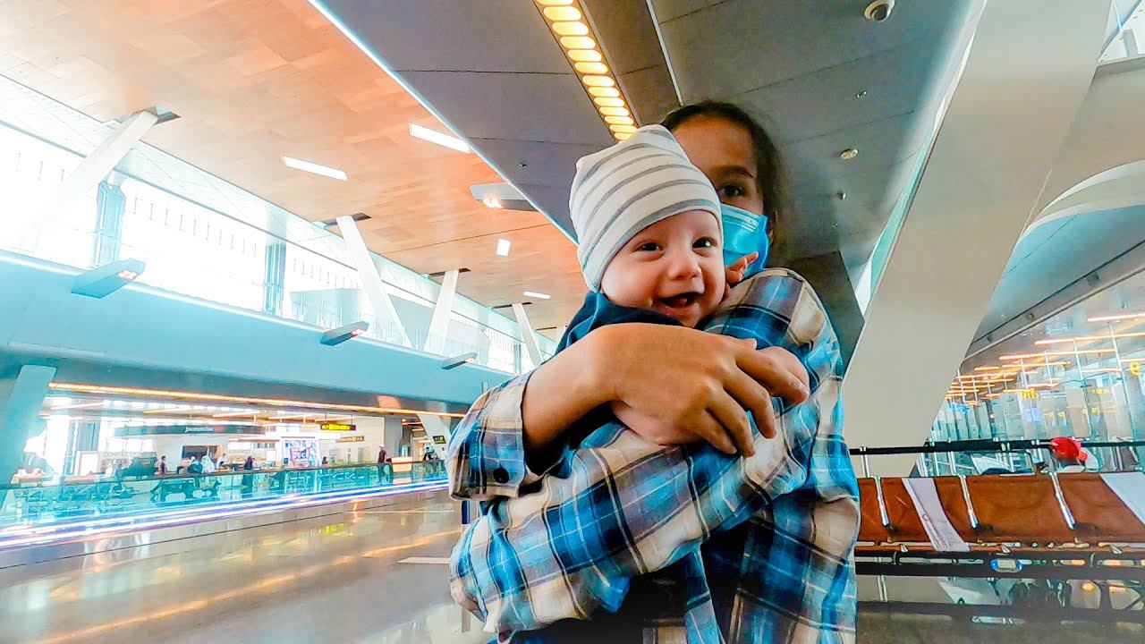 Наша семья летит впервые в Россию. 24 часа в аэропорту с двухмесячным малышом и последний перелет
