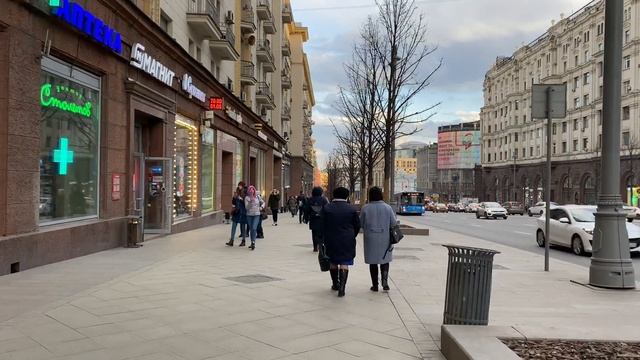 【4K】Walking in Moscow, Tverskaya street to Red Square | Evening walk in Moscow, Russia смотреть онлайн