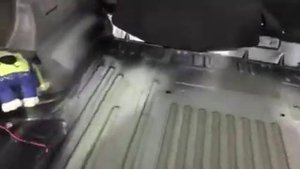 Популярный УАЗ патриот шумка в дверях и багажнике - в заводском исполнении ее наклеено по минимуму