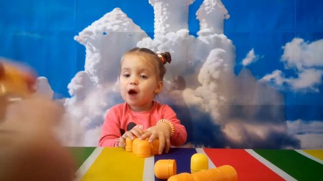 Змея из КИНДЕРОВ Делаем с Софией из яиц Kinder своими руками Snake from Kinder смотреть онлайн