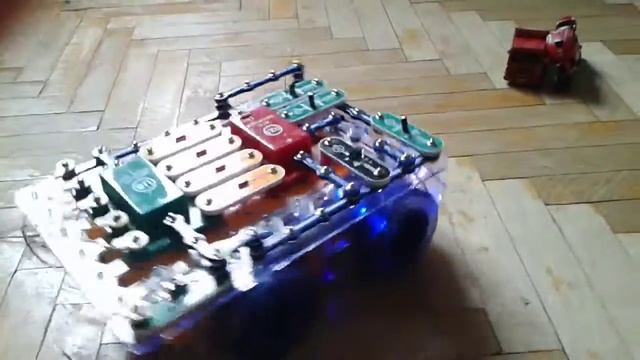 Вездеход "Знаток" таранит весь мир смотреть онлайн