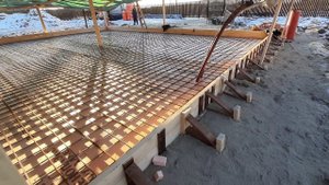 Подготовка плиты фундамента к заливке бетоном