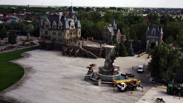 Замок Гарибальди с высоты птичьего полёта. Самарская область, село Хрящёвка