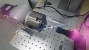 Маркировка лазером с поворотной осью.