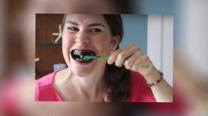 Как ОТБЕЛИТЬ ЗУБЫ АКТИВИРОВАННЫМ УГЛЕМ в домашних условиях?