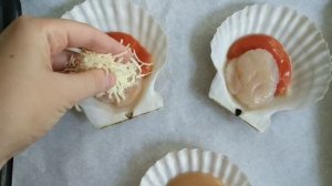 Морской гребешок в ракушке