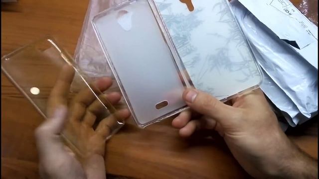 Три чехла для смартфонов, кабель для Iphone и авто лампа 12В. Распаковка смотреть онлайн