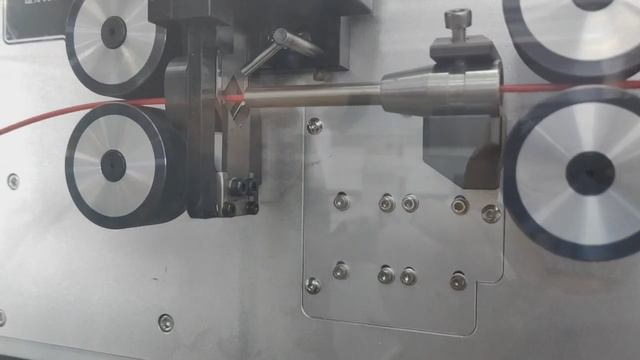 BZW-882DJ+PM Видео работы станка мерной резки и зачистки провода в связке с каплеструйным принтером