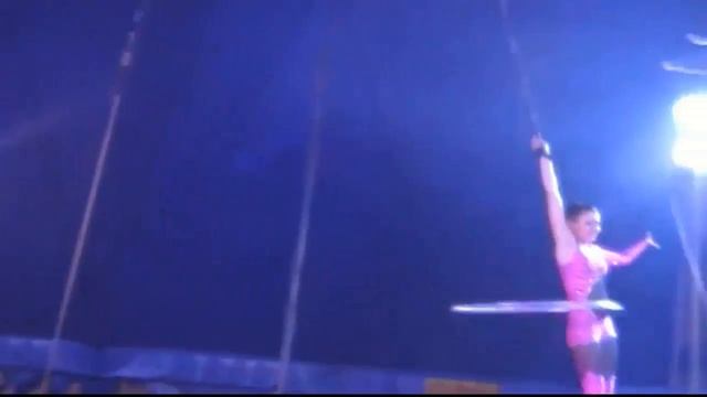 Цирк| Воздушная гимнастка с обручами | Передвижной цирк смотреть онлайн