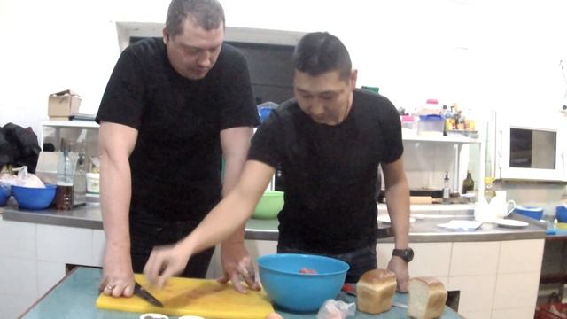 Удар по печени превратил в фарш в котлету :)