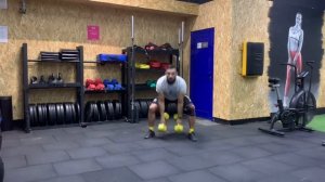 Рывок двумя гантелями