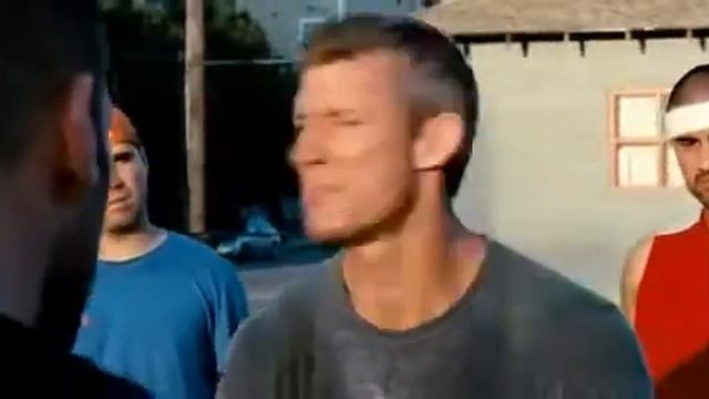 Вот как надо за девушку заступаться! смотреть онлайн