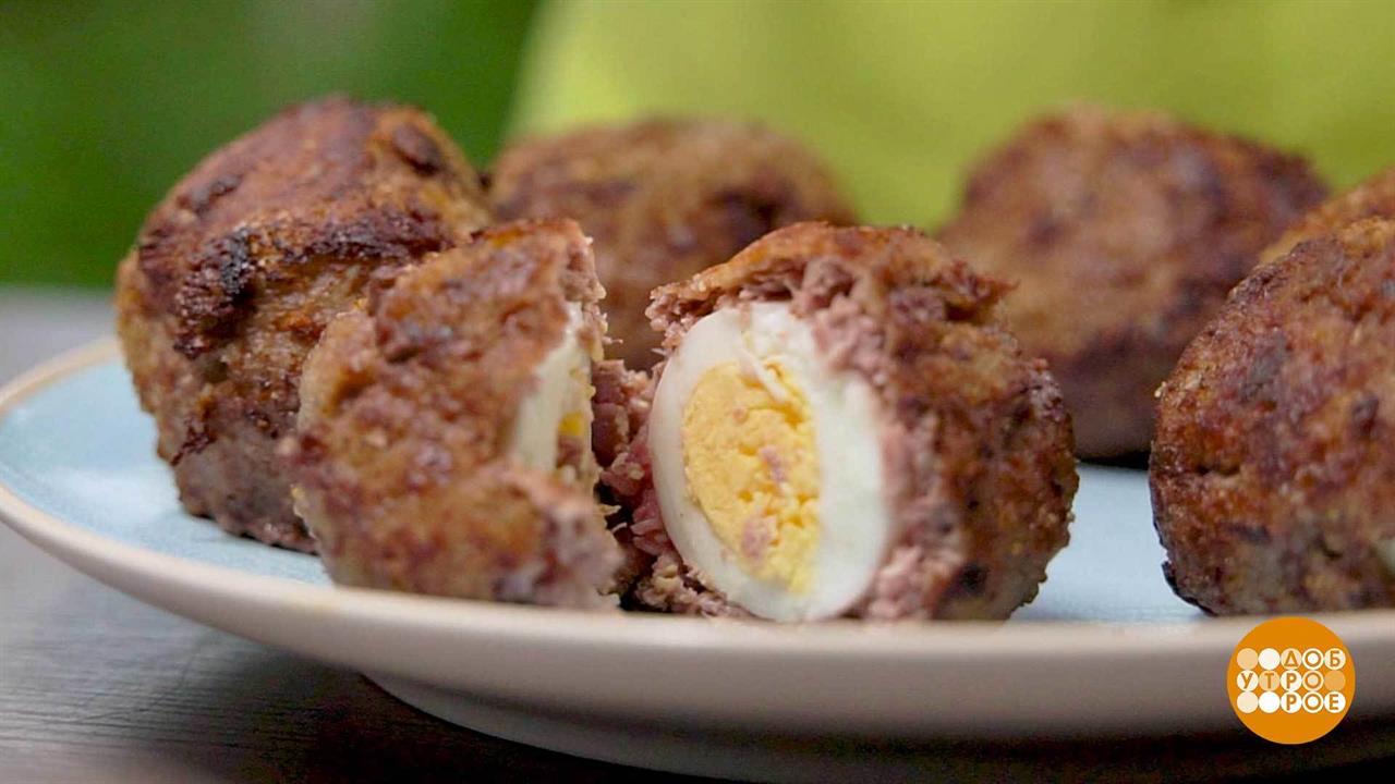 Котлеты, фаршированные яйцами, и сладкий салат. Доброе утро. Фрагмент выпуска от 30.09.2021