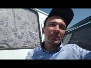 Выживаю на парковке в машине. Пробую заработать.