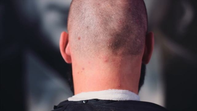 Мужская стрижка машинкой и оформление бороды (стрижка насадкой в 3 мм и сведение затылка с нуля) смотреть онлайн