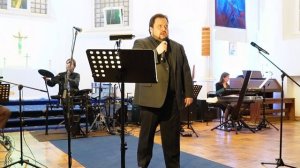 Олег Полпудин исполняет арию Каварадосси. Собор Святого Андрея, 25 апреля