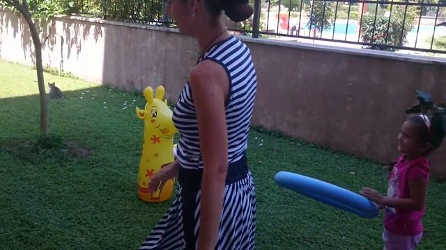 Играем "серсо" ?бросаем кольца, попадаем в мишень.Игра длядетей.Видео для детей . смотреть онлайн