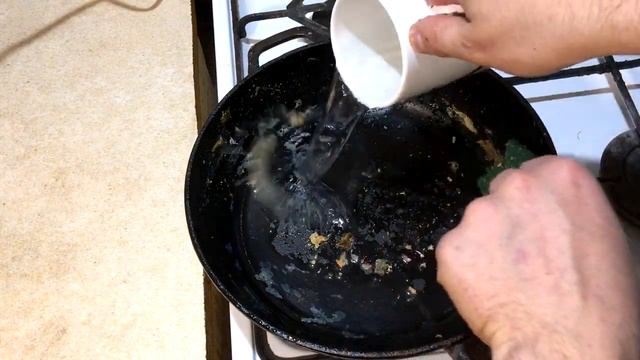 Как быстро и правильно чистить чугунную сковороду без моющих средств!!!