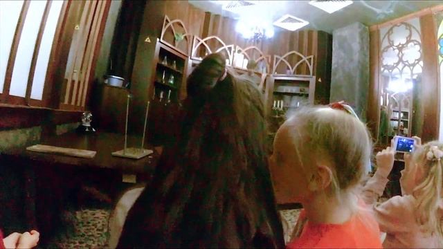 ЮНИКА в Королевстве ? ФэнтазиГрад! Алхимия и ВЕНСКИЕ ВАФЛИ своими руками / Семейные влоги смотреть онлайн