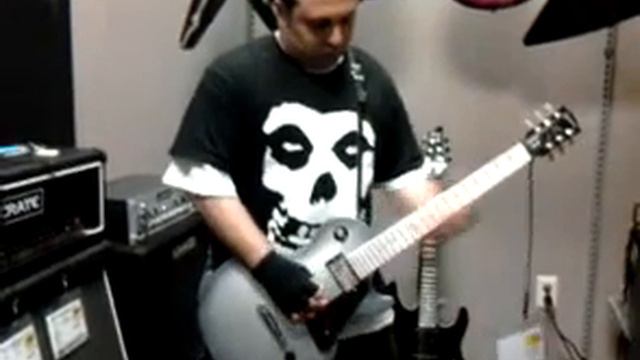 Poker Face guitarist Ryan Baller at Best Buy playing the Gibson RAW POWER смотреть онлайн