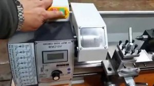 Владимир проверяет токарный станок wm210v-400