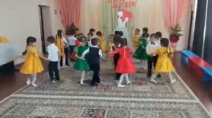 "Красивый выход детей на День матери"