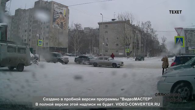 Машина сбивает девушку смотреть онлайн