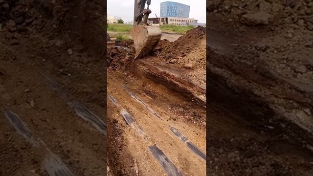 вскрытие действующей теплотрассы.