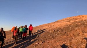 Группа Клуба 7 Вершин вблизи вершины Килиманджаро