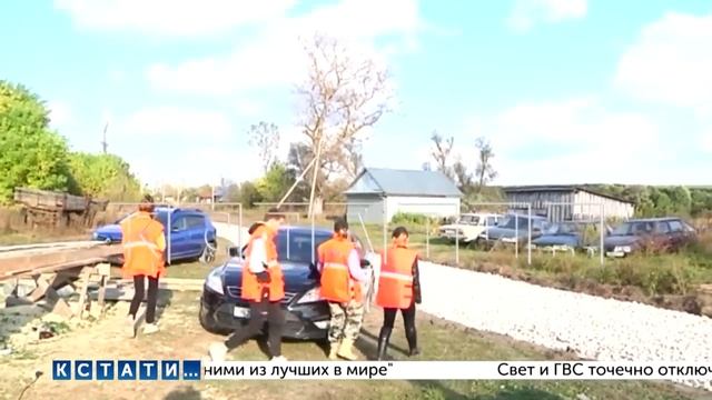Мужчина, страдающий манией преследования, сбежал в лес и скрывается от разыскивающих его поисковико