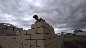 кладка кирпичного угла из облицовочного,силикатного,кирпича.