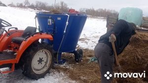 Загрузка миксера-кормораздатчика. Теперь с водой.