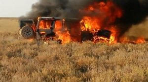 Тойота Лэнд Крузер Прадо 76 горит быстро