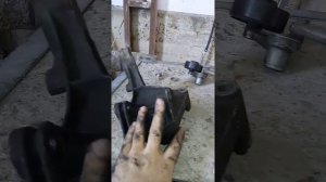 Обломала болт крепления натяжного ролика