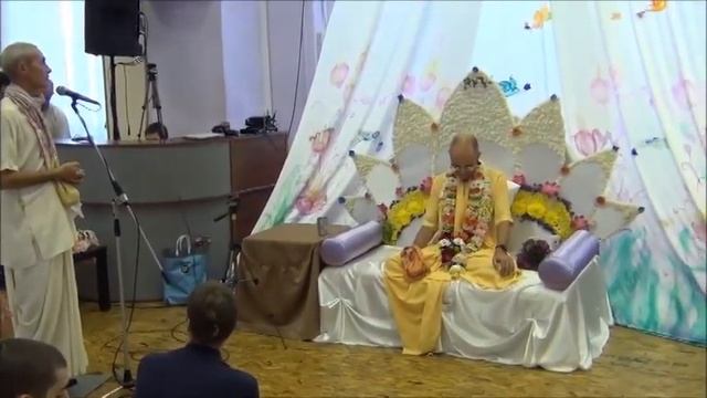 2 13 09 14 Подношения учеников на Вьясапудже ЕС БВГМ 1ч смотреть онлайн