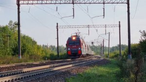Электровоз ЭП1М-573 следует с поездом 204/203 Анапа-Томск. Перегон: Ардым Кривозеровка.