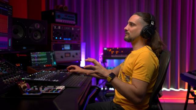 VocalChain: The Ultimate Vocal Processor | New Features in Cubase 13 смотреть онлайн