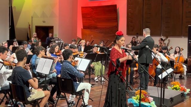 OFJT-MJ con solista de castañuelas смотреть онлайн