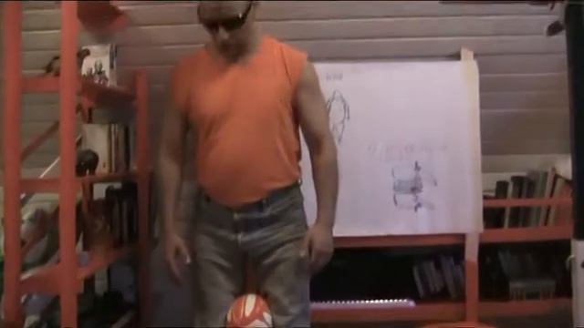 Упражнение для мышц низа спины и бедра. Training for strong muscles of the back. смотреть онлайн