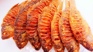 Как пожарить рыбу на воде, без брызг и пригоревшего масла! Хрустящая жареная рыба на сковороде.