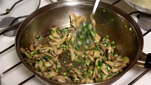 Салат из пекинской капусты с грибами. Очень вкусный и сытный салат!