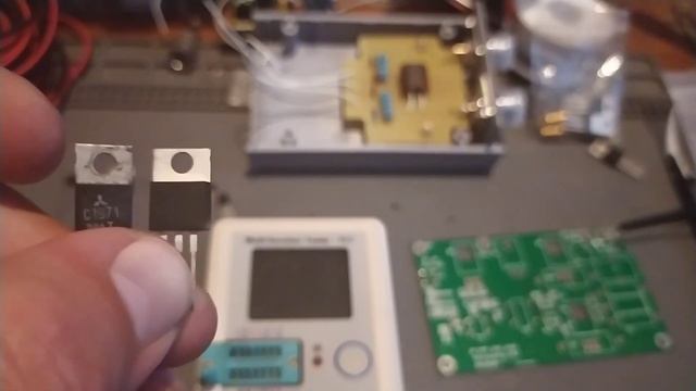 LCR-TC1. Проверка транзисторов С1971, RD16HHF1, F245C, 2SK241.Прибор крякнул))) смотреть онлайн