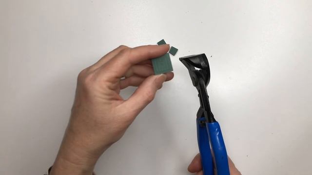 HOW TO CUT UNGLAZED CERAMIC TILES FOR MOSAICS | Cutting mosaic tiles смотреть онлайн