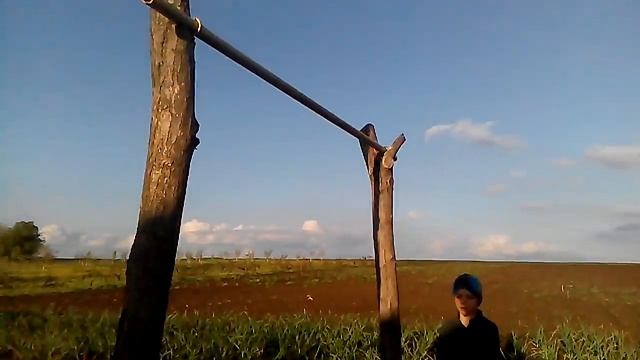 Сегодня я покажу как сделать сальто на батуте и на турнике? смотреть онлайн