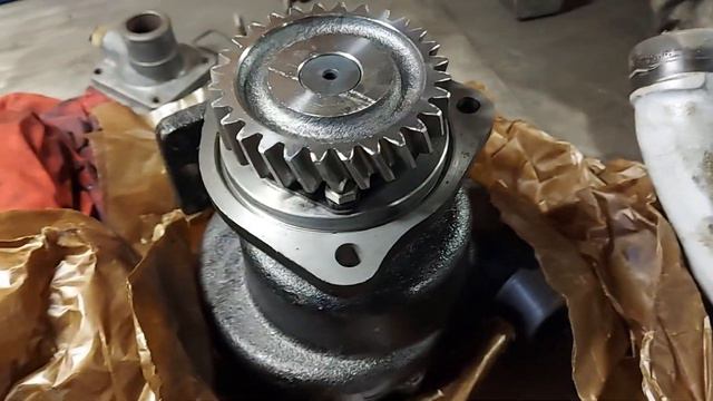 Водяной насос ЯМЗ240 сравнние нового и ремонтного. смотреть онлайн