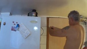 КАК ПОДНЯТЬ ДВЕРЬ НА ПЕТЛЯХ .