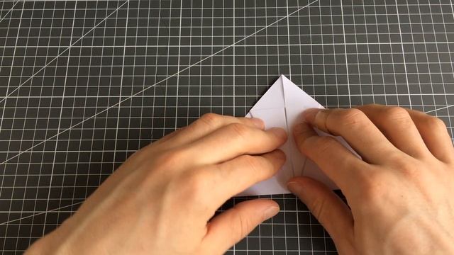 Как сделать из бумаги а4 прыгающую Оригами ЛЯГУШКУ своими руками без клея и ножниц