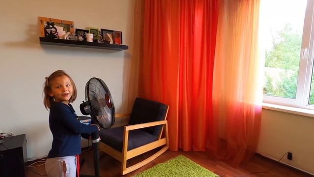 Нику ПОКУСАЛИ КОМАРЫ. Милана как доктор для девочек.