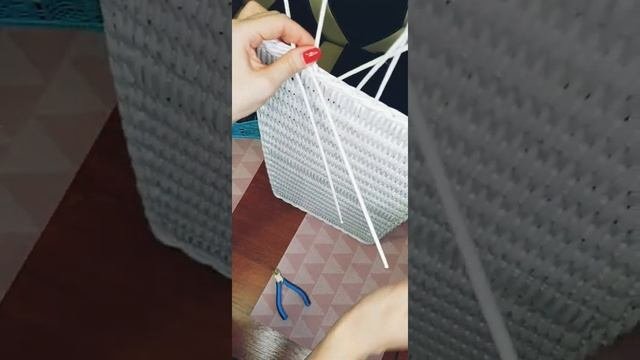 Плетеная корзина с крышкой
