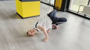 ОБУЧЕНИЕ БРЕЙК-ДАНС - AIR CHAIR | HOW TO BREAKDANCE